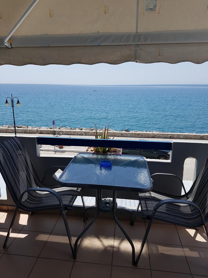 Апартаменты Petrakis Sea View Палеохора Экстерьер фото